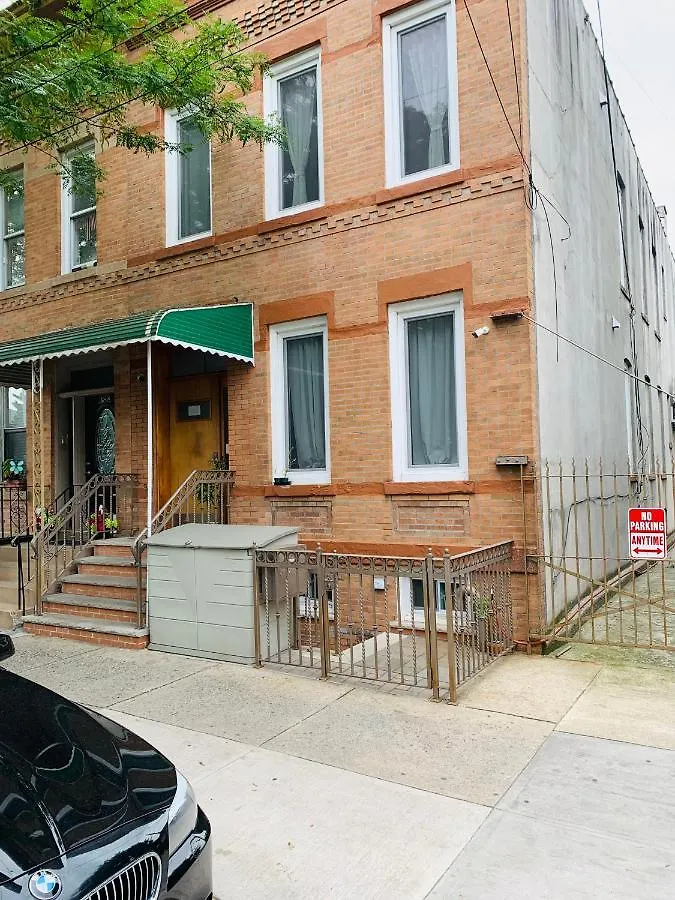 Urban Jungle Oasis In Queens! Apartment New York 0*,  United States